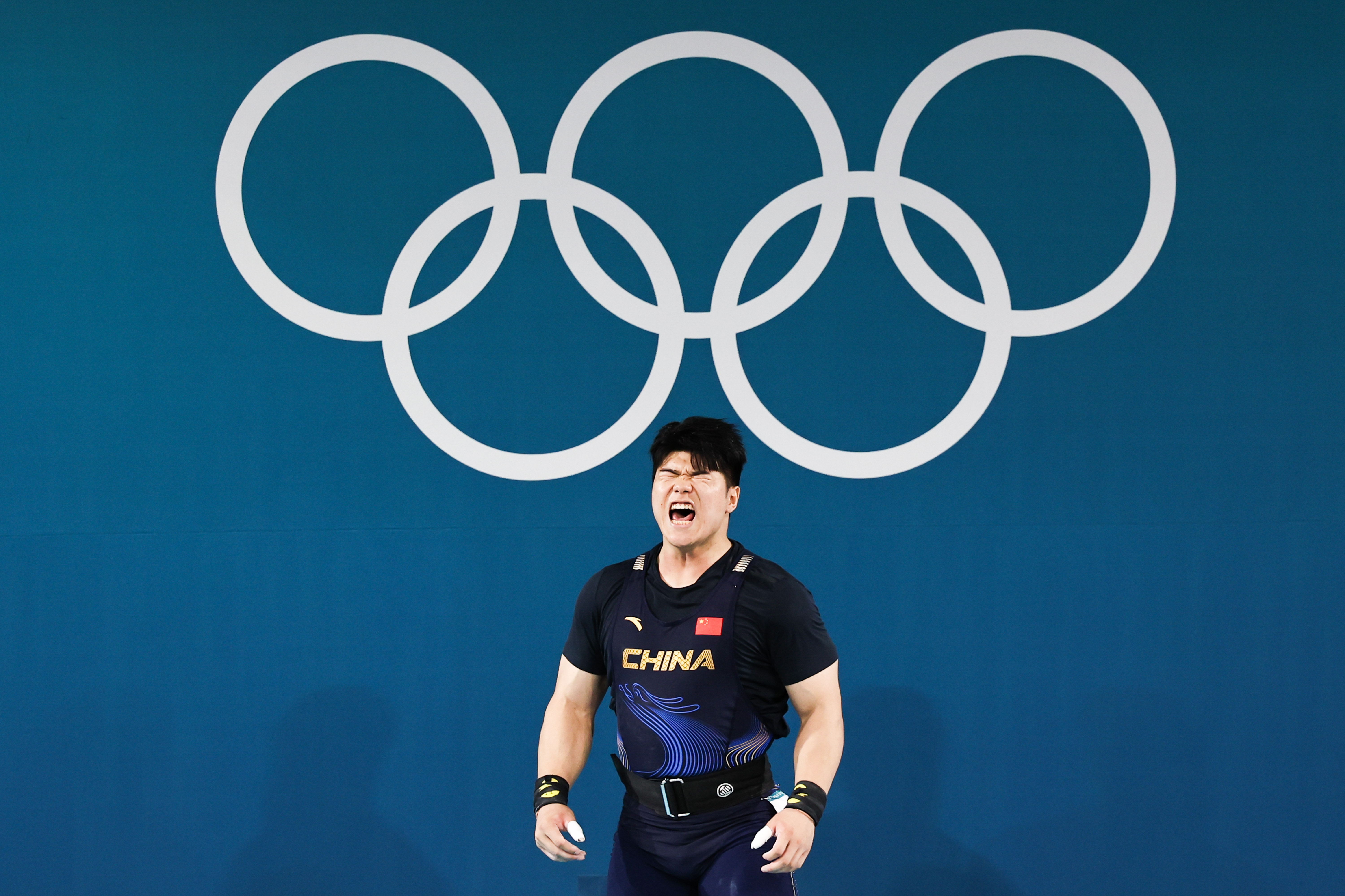 半岛体育官网登录-举重男子公斤级比赛，南韩选手夺冠