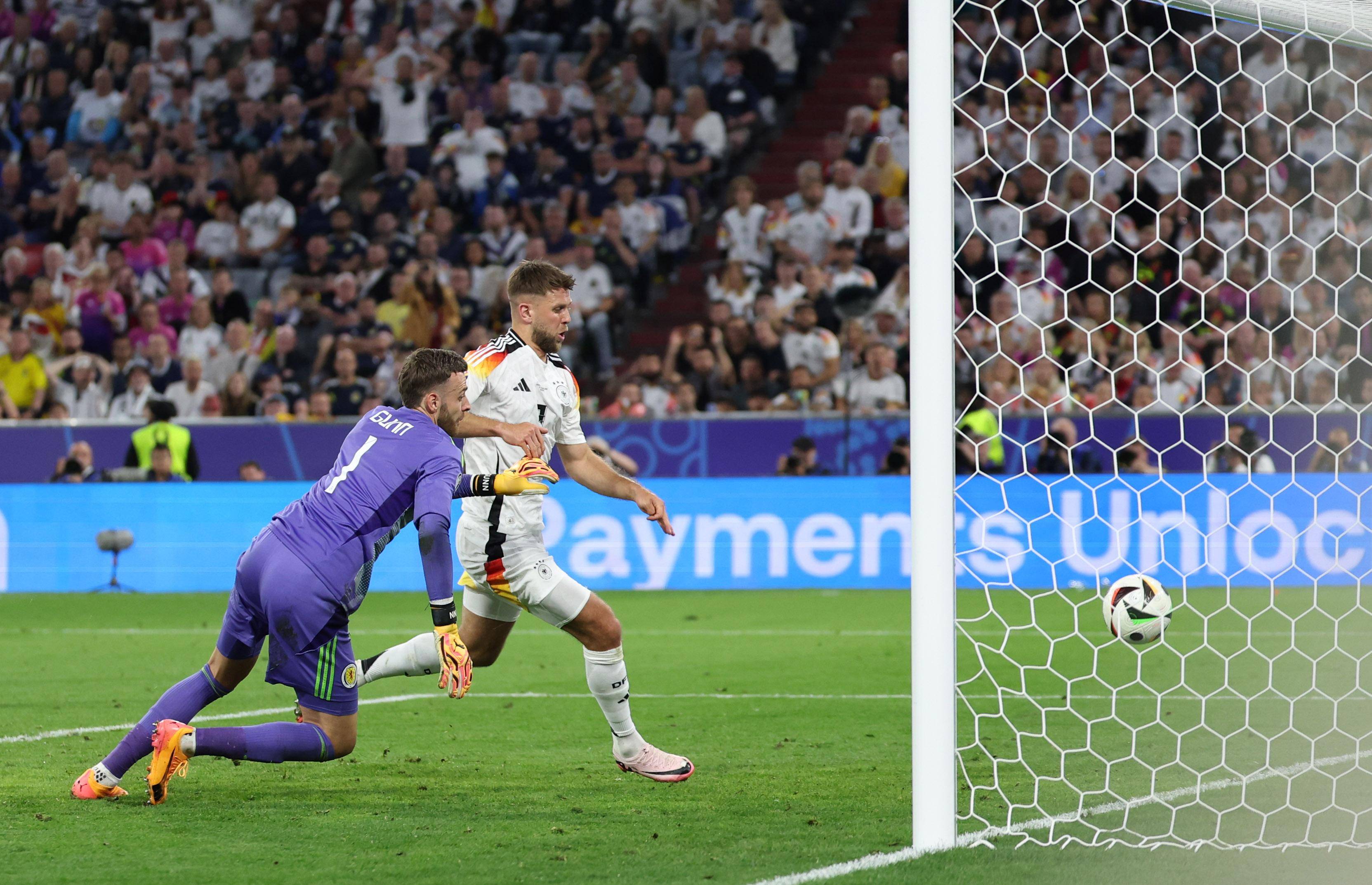 半岛体育官方网站入口-德国队在欧锦赛资格赛中对阵匈牙利赢得比赛