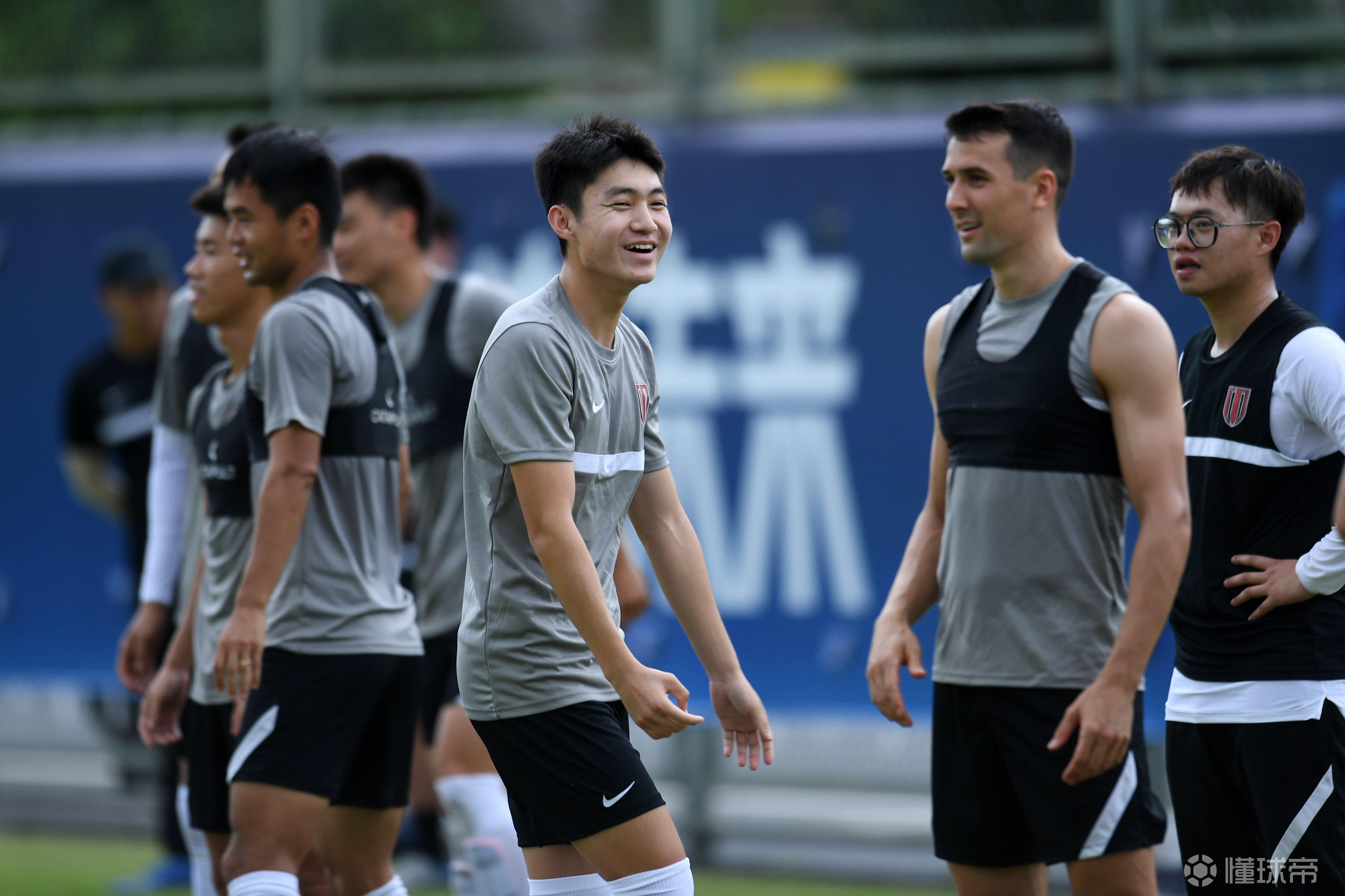 半岛体育平台官网-成都谢菲联足球队新援展现实力