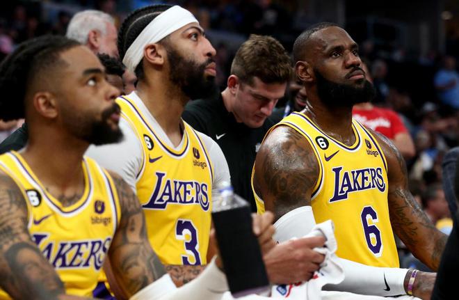 半岛体育官方下载-湖人队阵容齐整，主场胜似地