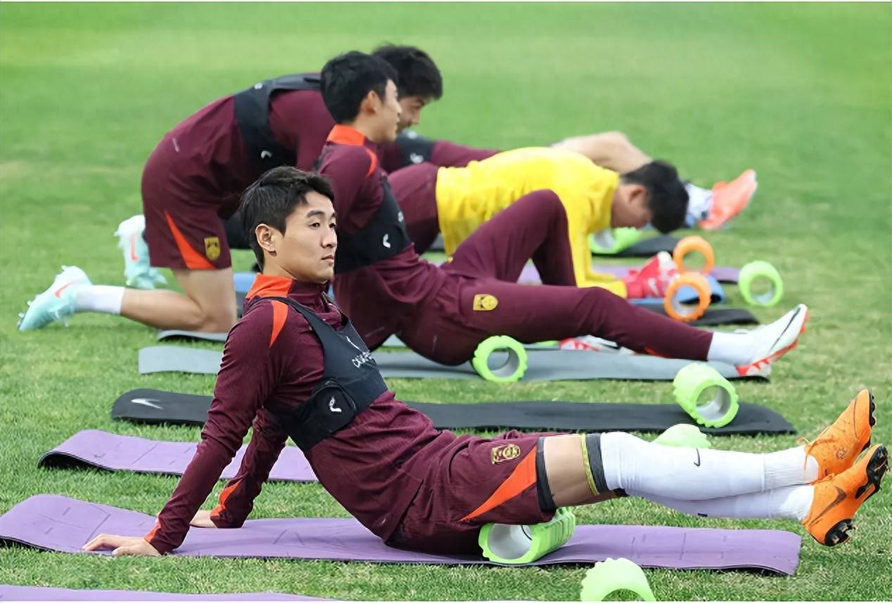 半岛体育平台官网-包含球队备战关键比赛，球员努力备战向胜利进发的词条